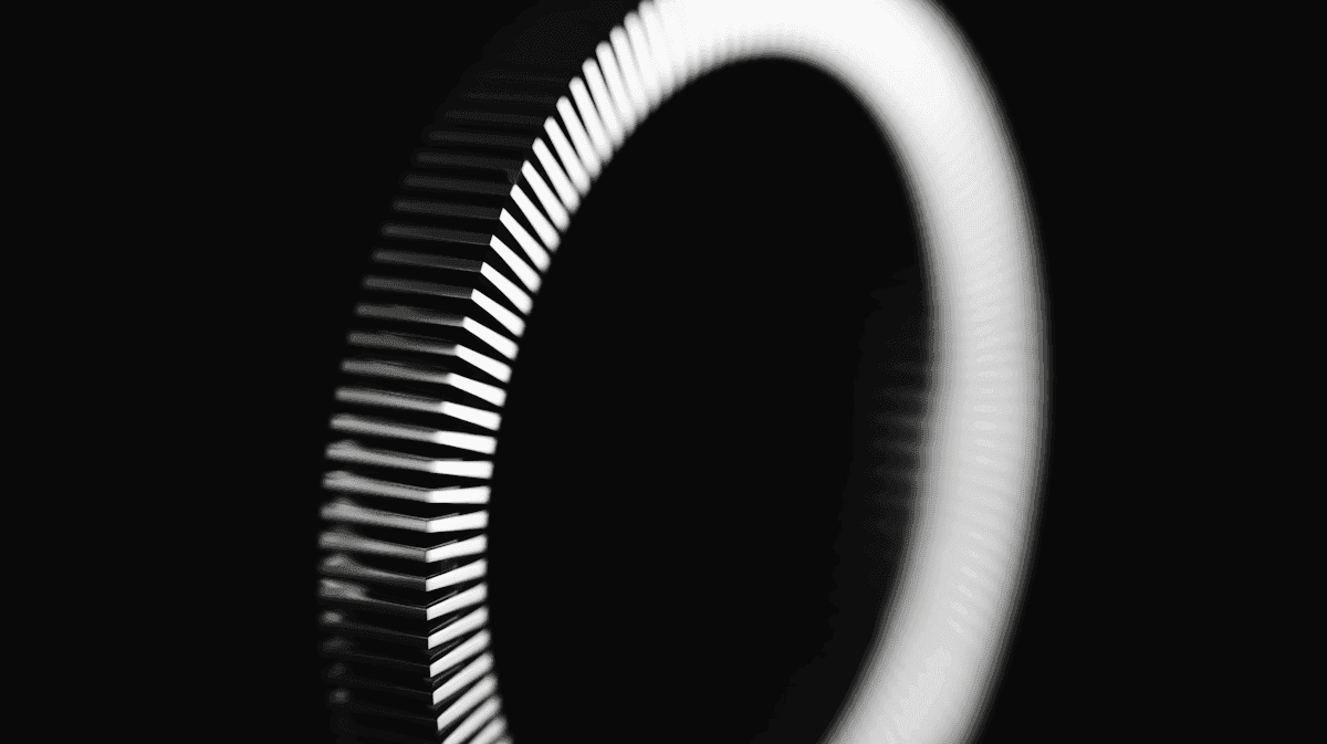 Estructura circular iluminada sobre fondo oscuro